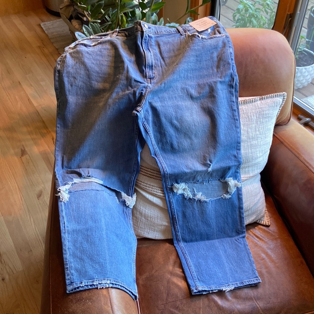 Abercrombie and Fitch - Ankle straight ultra high rise jean, size 22